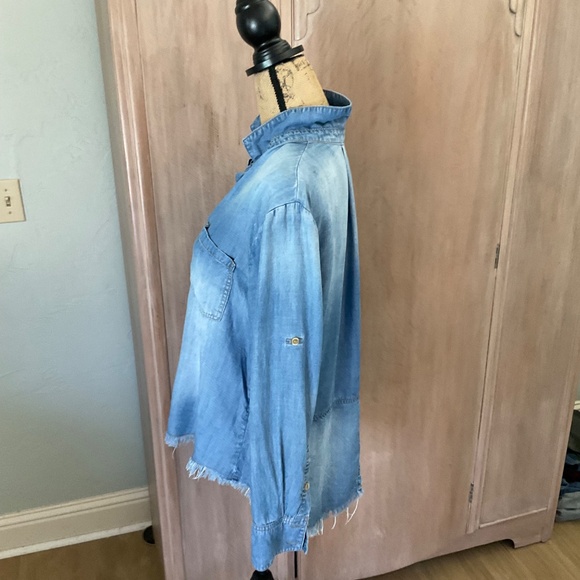 Anthropologie Cloth & Stone Chambray Button Down denim western boho summer layer - Picture 8 of 16